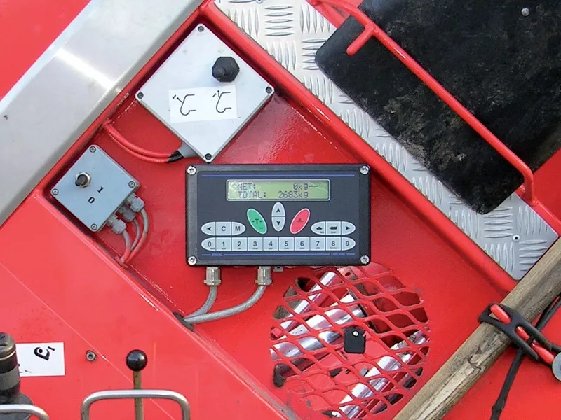 Poul Tarp mobil mérőterminál járműre szerelve, a kijelzőn a mért tömeggel